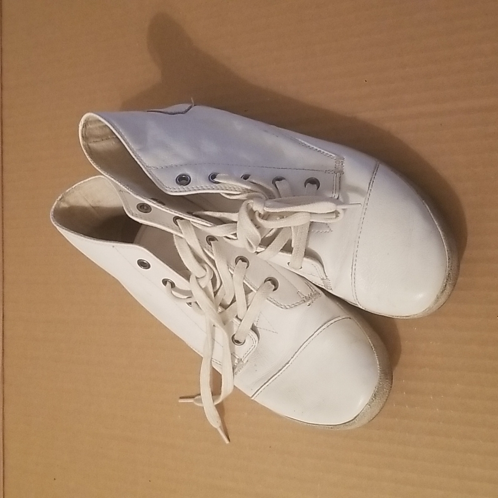 TOMS white leather chukka lace-ups